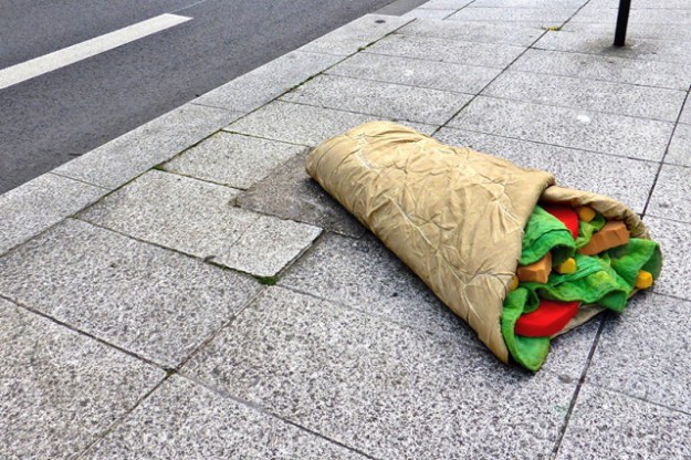 lor-k-french-artist-street-food-discarded-mattresses-designboom-08